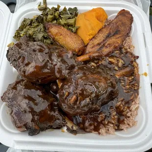 Jerk chicken dinner, Large.