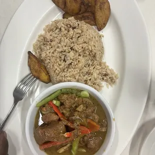 Curry Goat, rice &amp; peas &amp; plantains