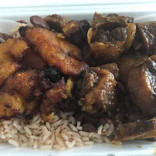 Oxtail, rice, red beans and plantains!!