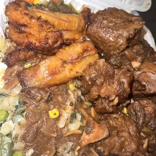 Oxtail, plantain &amp; veggies