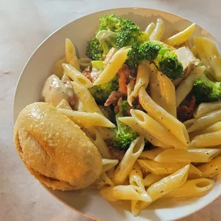 Chicken and broccoli with sun-dried tomatoes