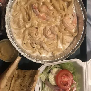 Fettuccini Alfredo w/ Jumbo Shrimp