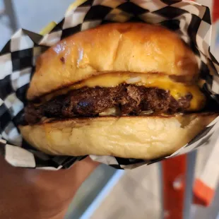 Classic Cheeseburger with extra onions