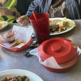 House salsa and chips tea and fajitas plate