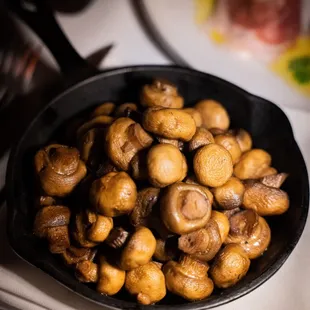 Sautéed white button mushrooms