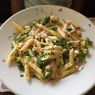 Penne con Pollo e Broccoli