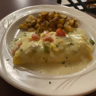 We make omelets your way with hand cut fresh skillet potatoes .