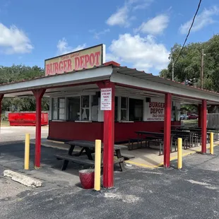 the outside of the restaurant