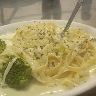 Chicken Alfredo w/ broccoli