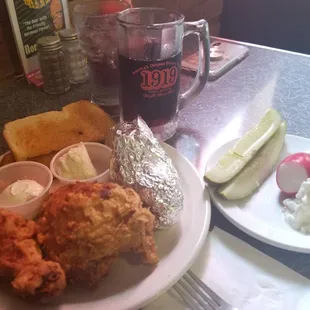 Chicken dinner and 1919 root beer on tap! Delicious!