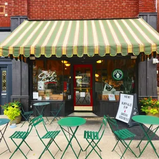 the outside of the restaurant