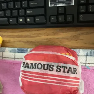 2019 famous star and i said no cheese and this is how I got my burger. Pics say everything.
