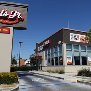 the outside of the restaurant