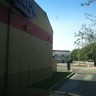 the outside of a restaurant