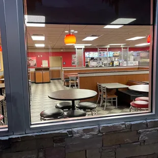 Nobody in the store, nobody at the counter, but clearly open smh