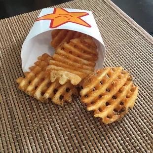 5 pieces of criss cut fries came with this ....I ain't the smallest piece..  smh