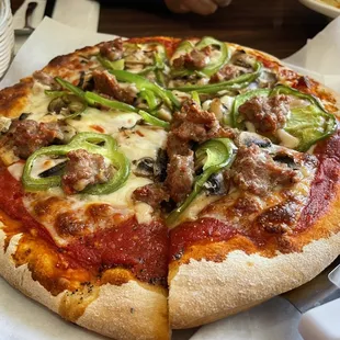 Sausage, bell pepper and mushroom pizza