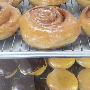 LARGE CINNAMON ROLLS, CREAM FILLED, RASPBERRY FILLED AND OLD FASHIONED.