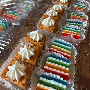 Small Assorted- Pumpkin crunch and Rainbow Jello