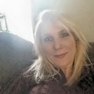 Ellen R.