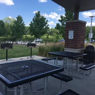 Reservea le group shelter.