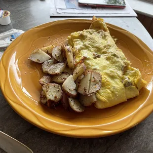 Omelette and home potatoes