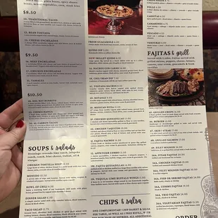 Excellent lunch specials. Chicken enchiladas with cream sauce are wonderful. Always great meal here at Carmelita's!