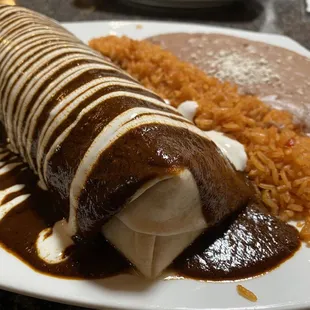 Classic chicken burrito w/mole (wet)