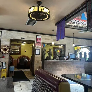 Love the decor...