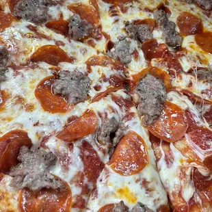 Pepperoni and Hand pulled sausage