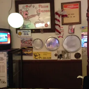 The place mite not be big but it has nice people who take time out to put real hand rolled meat cheese on you're pizza