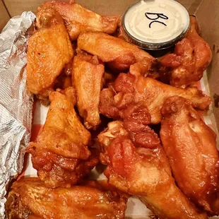 a box of chicken wings