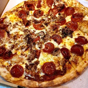 14&quot; sausage and pepperoni pie