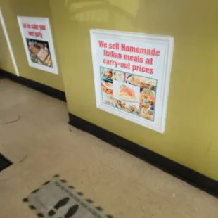 a sign on the floor of a restaurant