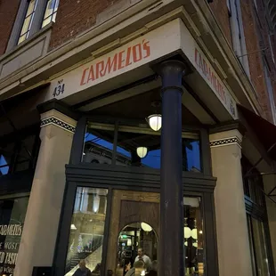 Carmelo's Exterior