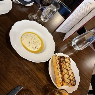 Mozzarella &amp; Fococcia