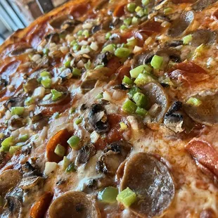 Lg CarmineS Special Pizza