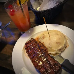 Sirloin steak with mash potatoes and punch