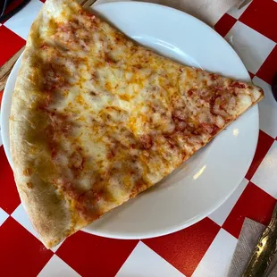 Lunch special, 1 slice, salad, drink. Deal!