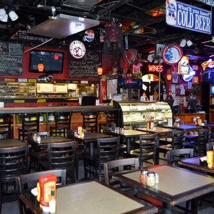 Carmine&apos;s Dining room