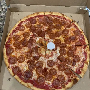 Large pepperoni pizza