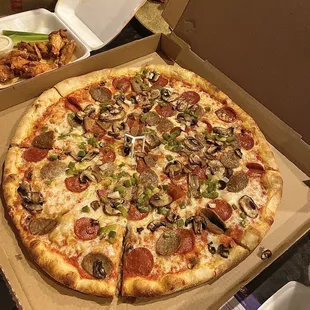 Carmine&apos;s Special Pizza