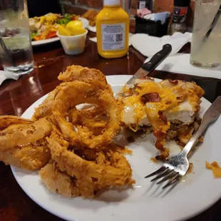 Phenomenol meals from scratch, wonderful staff, and comfortable at home vibe.