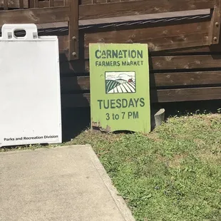 a sign for the carnation farmers market