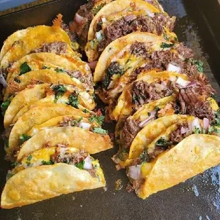 a tray full of tacos