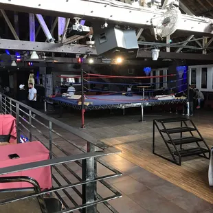 Empty ring before the fight !