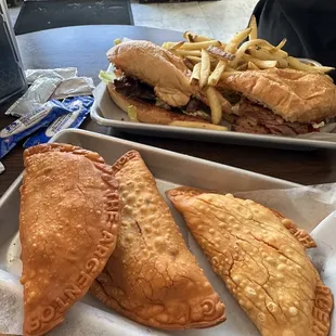 3 Empanadas Fritas