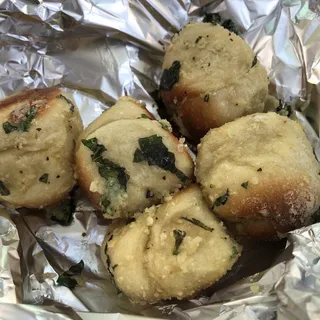 5 Garlic Knots
