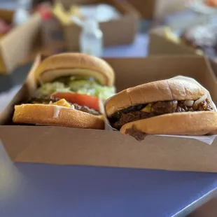 Cheeseburger with chili