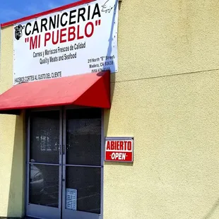 the entrance to the restaurant